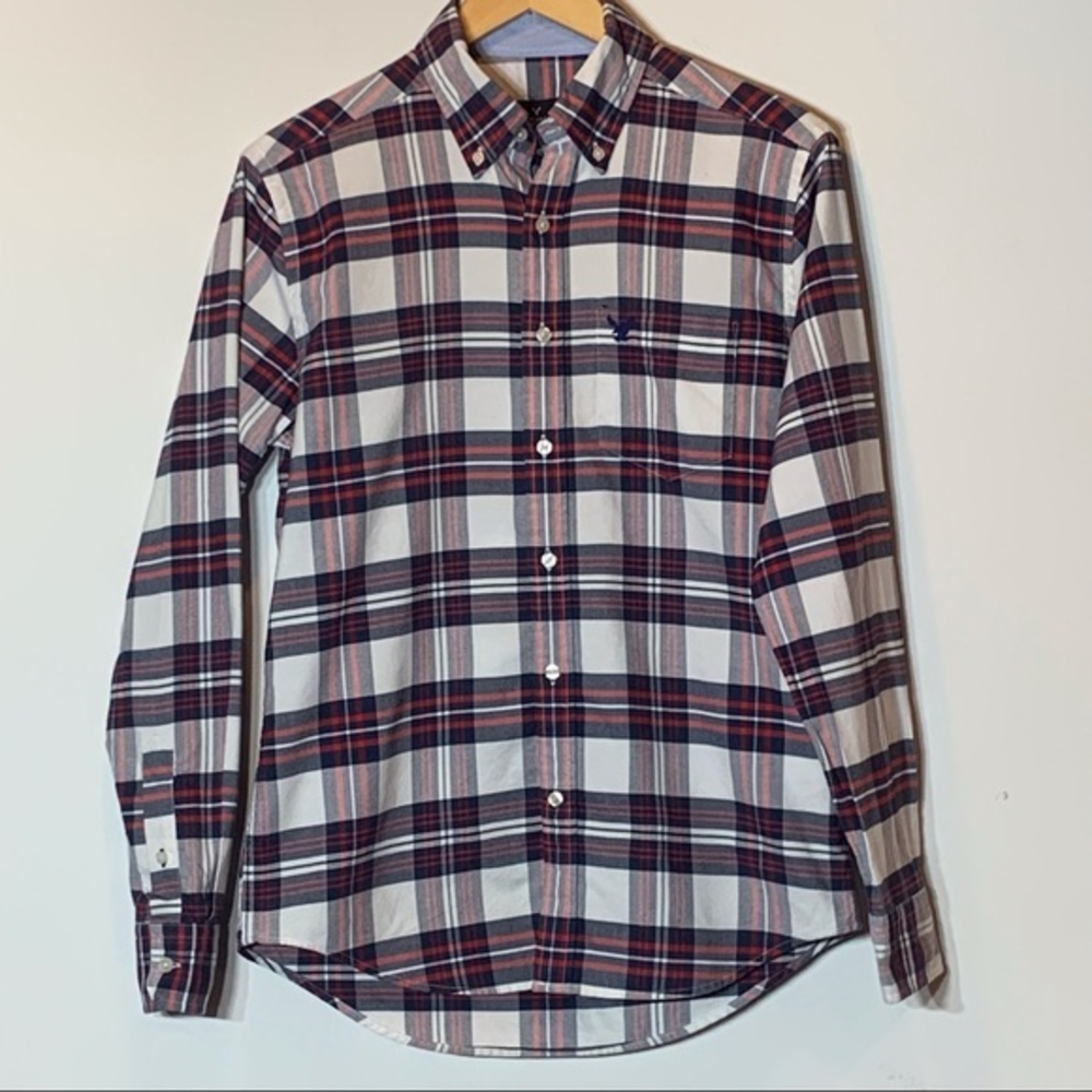 EUC American Eagle Outfitters Classic Fit Red White & Blue Plaid Button Up Shirt